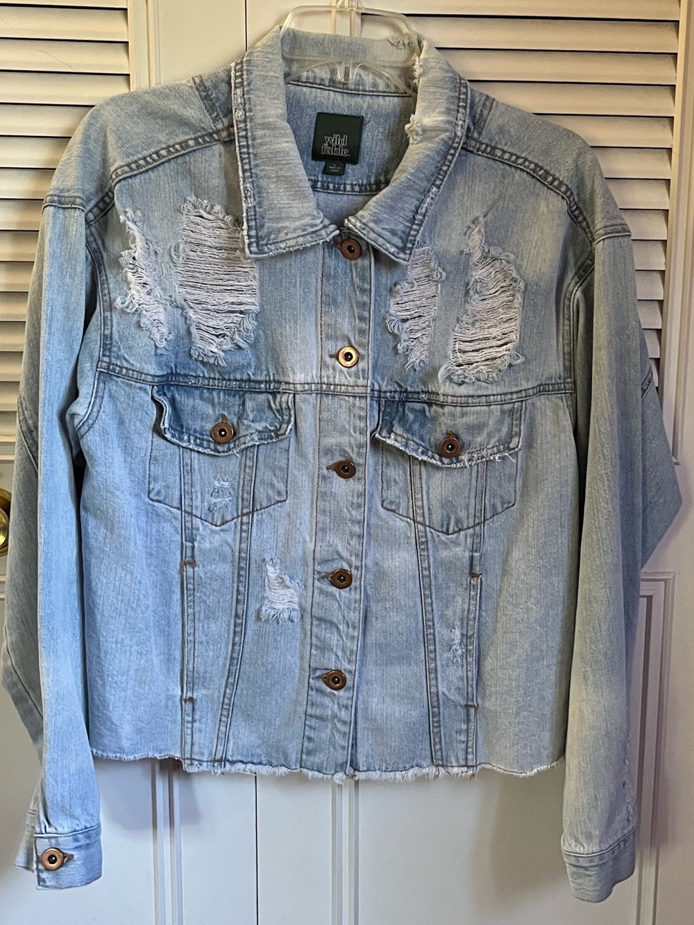 Wild Fable Light Wash Distressed Denim Jean Jacket Sz L